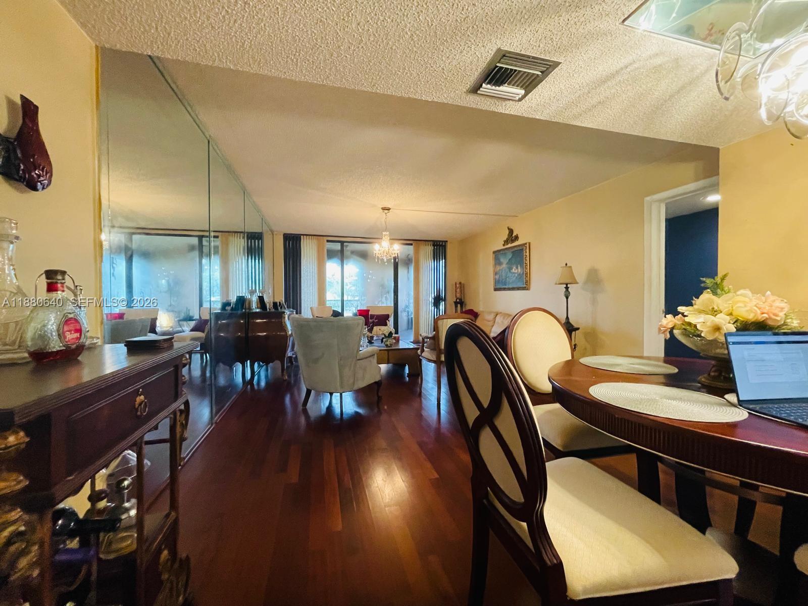 BLDG 7 OF COUNTRY CLUB AP - Residential