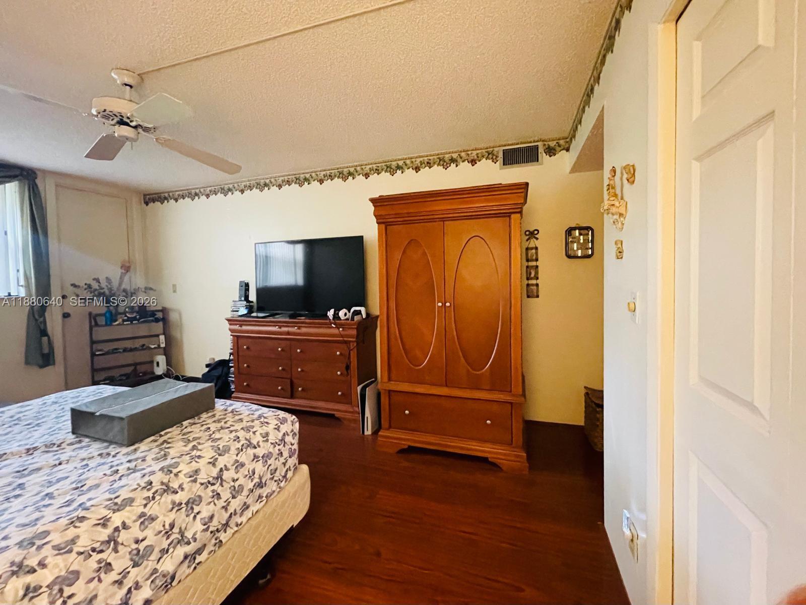 BLDG 7 OF COUNTRY CLUB AP - Residential