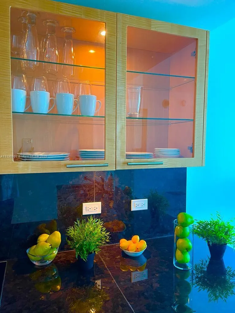 Miami Beach, Florida 33141, United States, 1 Bedroom Bedrooms, ,1 BathroomBathrooms,Residential,Active,75728