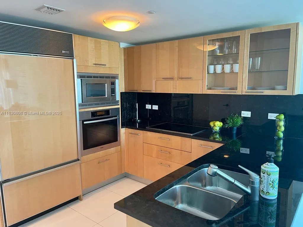 Miami Beach, Florida 33141, United States, 1 Bedroom Bedrooms, ,1 BathroomBathrooms,Residential,Active,75728