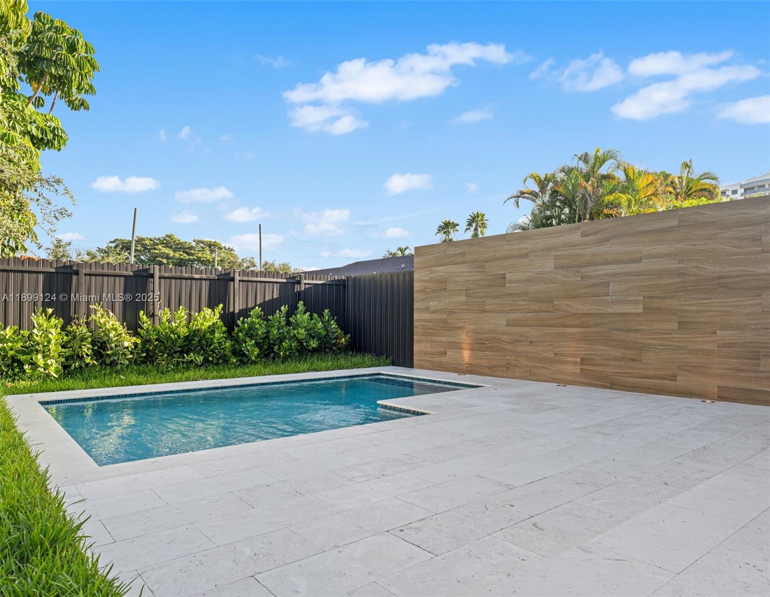 AMND MIAMI SUBURBAN ACRES - Residential