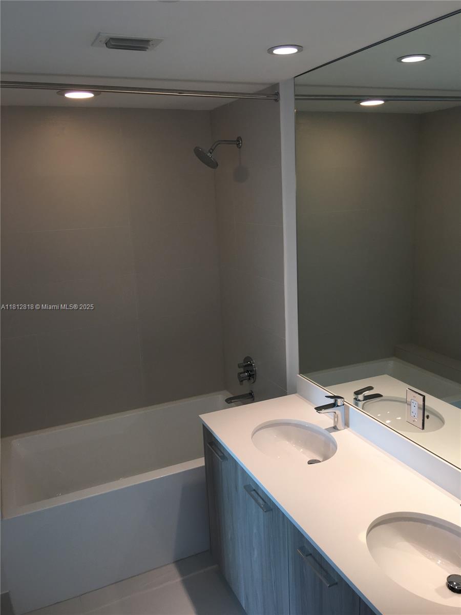 PARAISO BAYVIEWS CONDO - Residential Lease