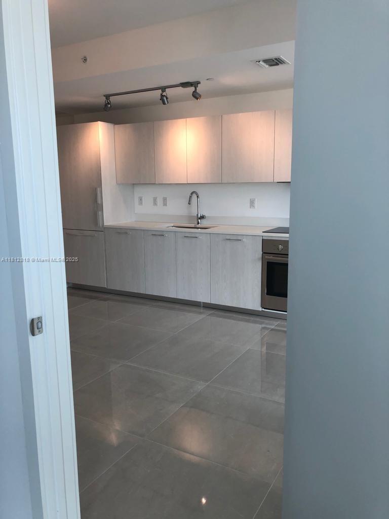 PARAISO BAYVIEWS CONDO - Residential Lease
