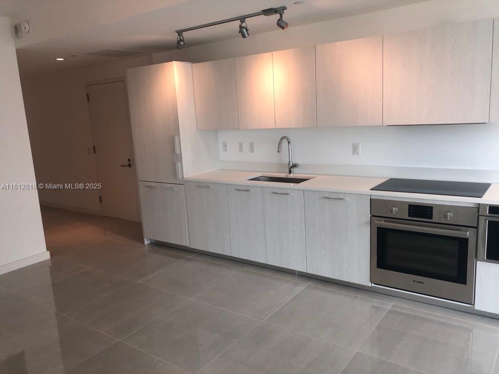 PARAISO BAYVIEWS CONDO - Residential Lease