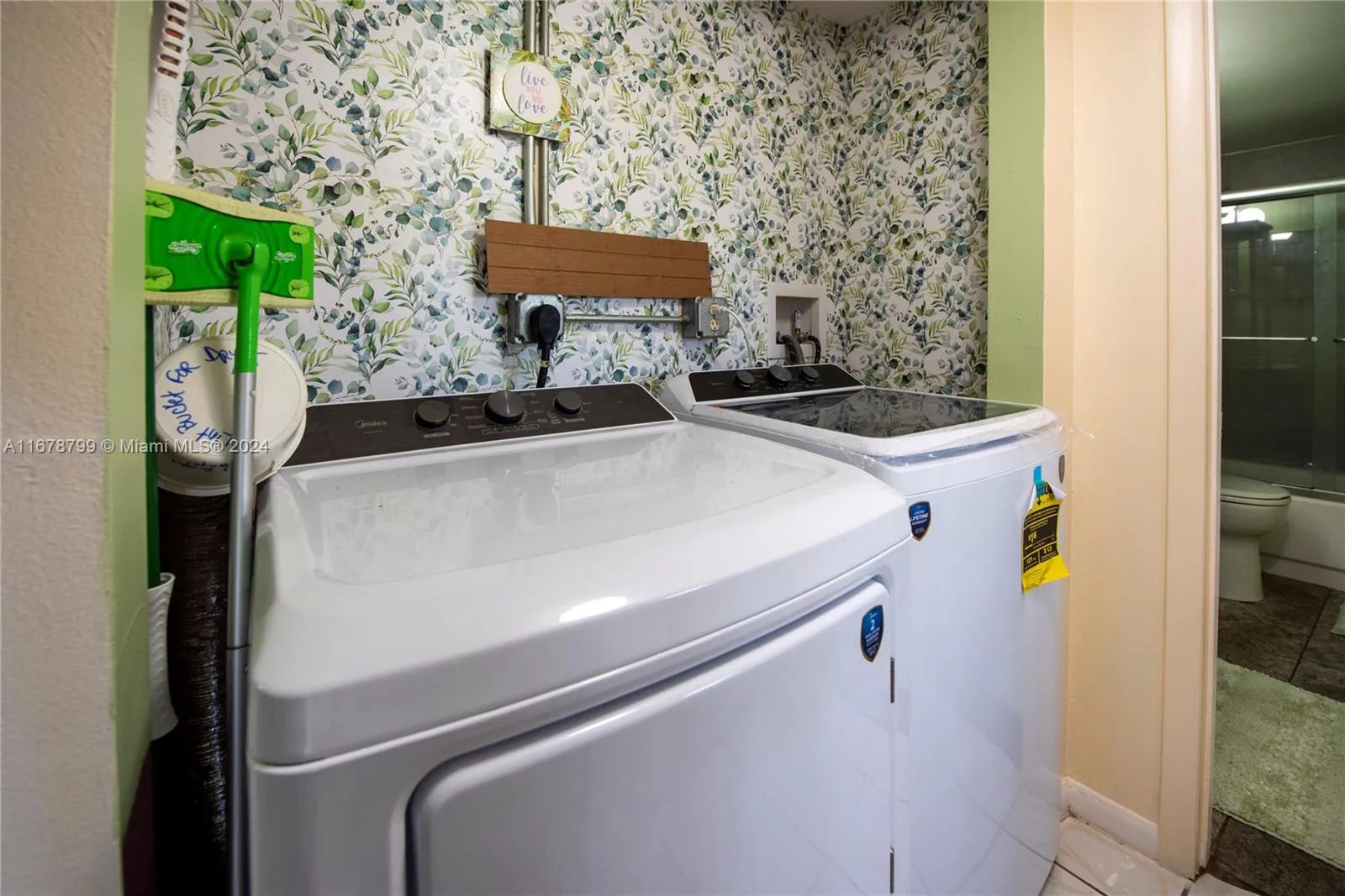 Sunrise, Florida 33351, United States, 2 Bedrooms Bedrooms, ,2 BathroomsBathrooms,Residential,Active,38071