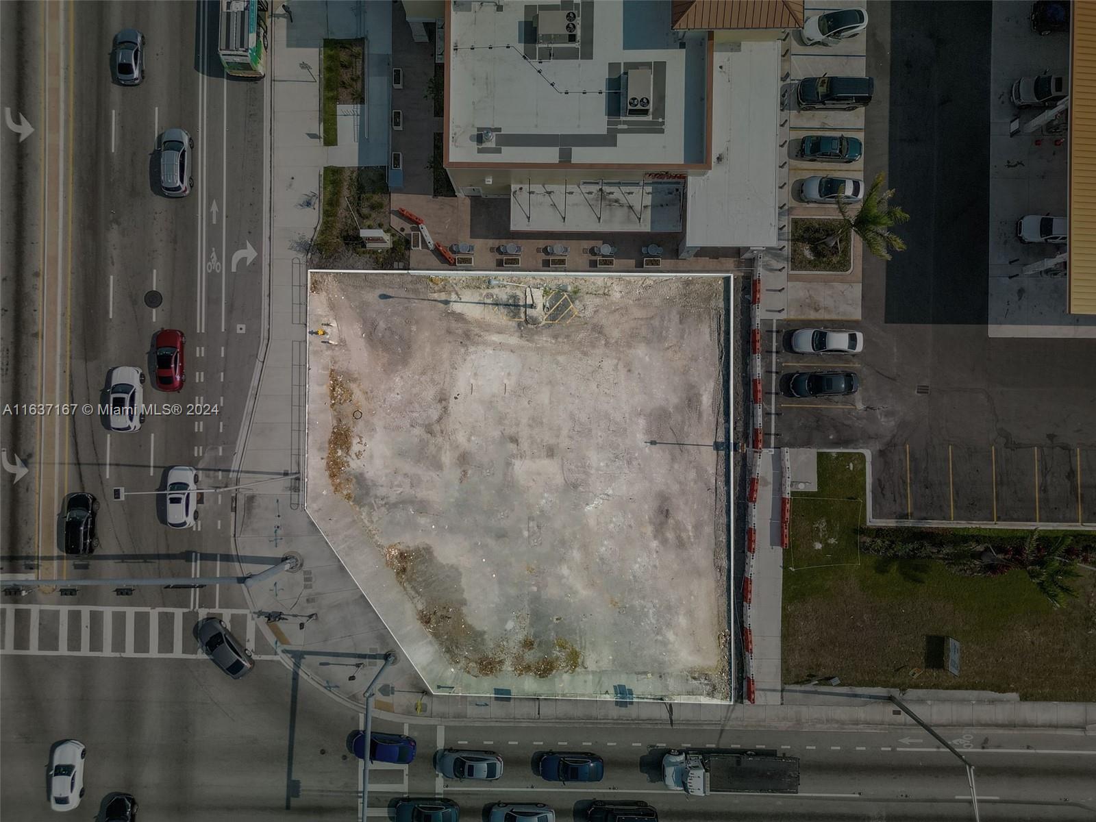 Location, location, location. This vacant land site features a total area of 9,361 SF and sits a few minutes from the
Hard Rock Hotel on a corner. With a rectangular shape, the property has frontage with incredible high-traffic roads
like Hollywood Blvd & S State Road 7. The property offers the opportunity to be improved with a commercial
building for its highest and best use.
