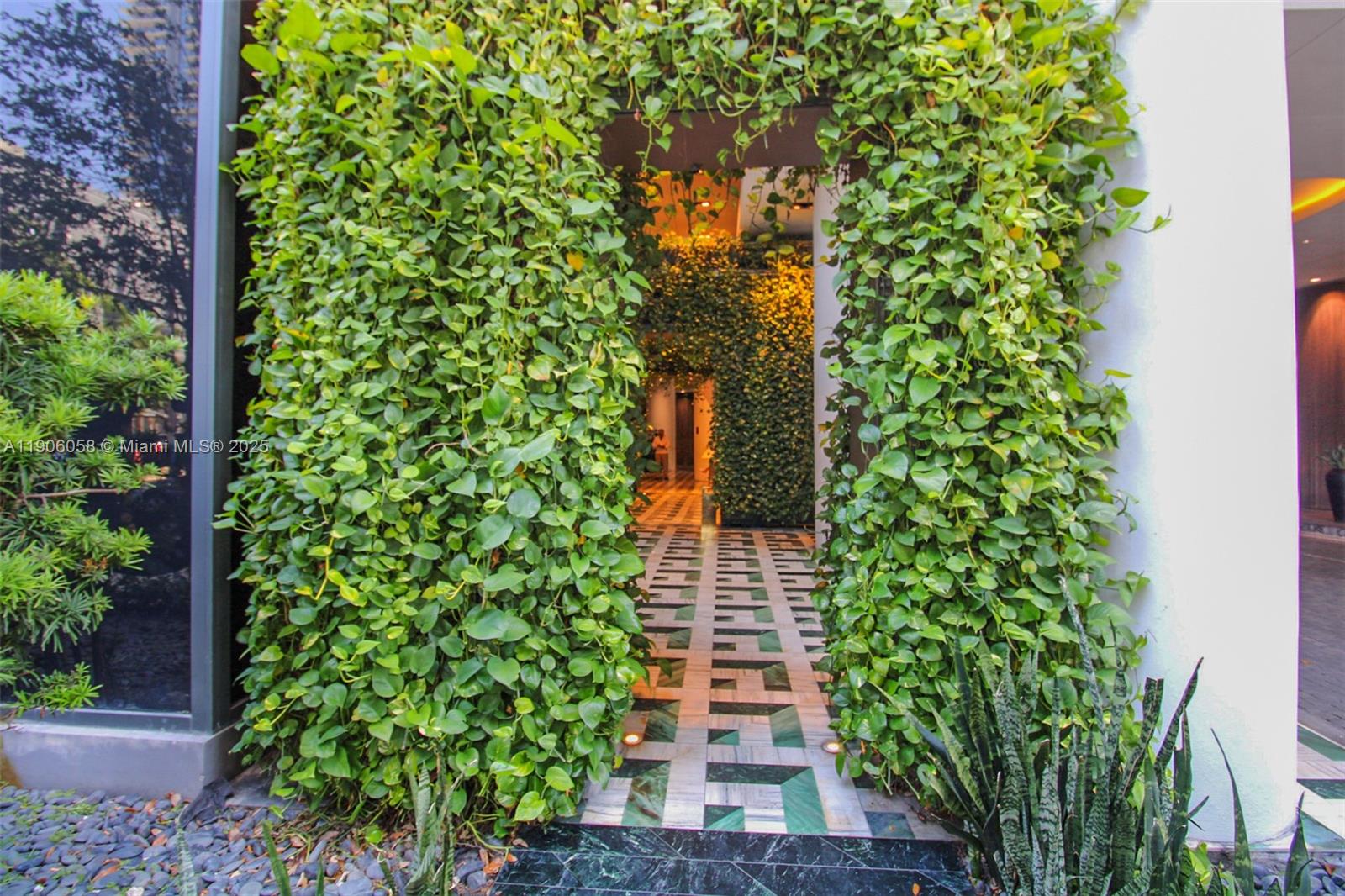 801 SMA RESIDENCES CONDO - Residential