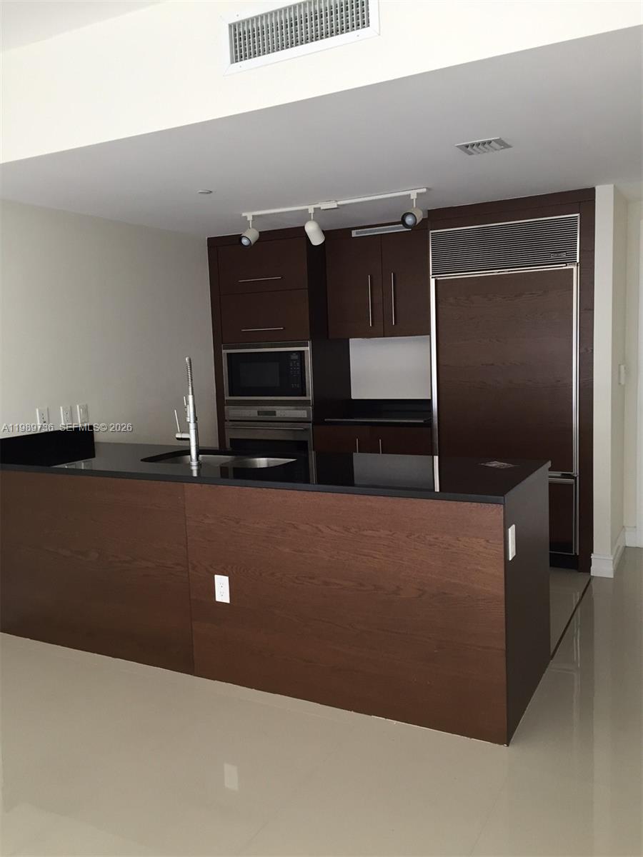 ICONBRICKELL CONDO NO 1 - Residential