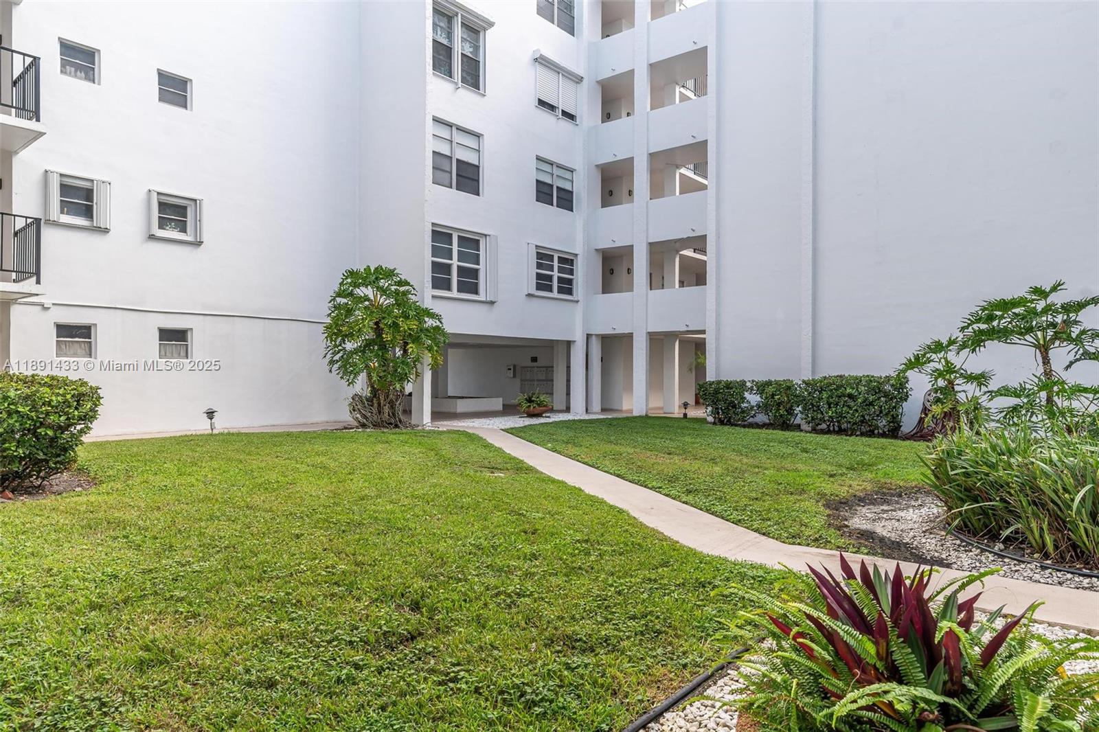 PLANTATION ROYAL SECTION - Residential