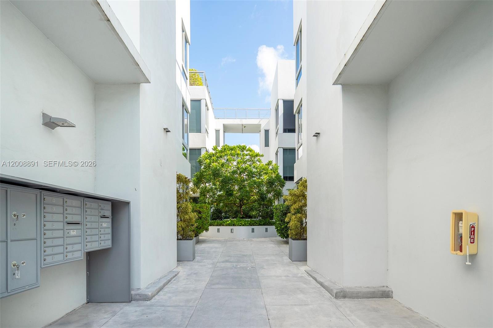 ELEVEN IN THE ROADS CONDO - Residential