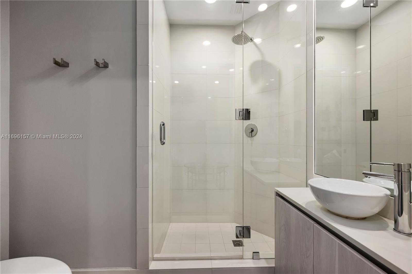 GRAN PARAISO CONDO - Residential Lease