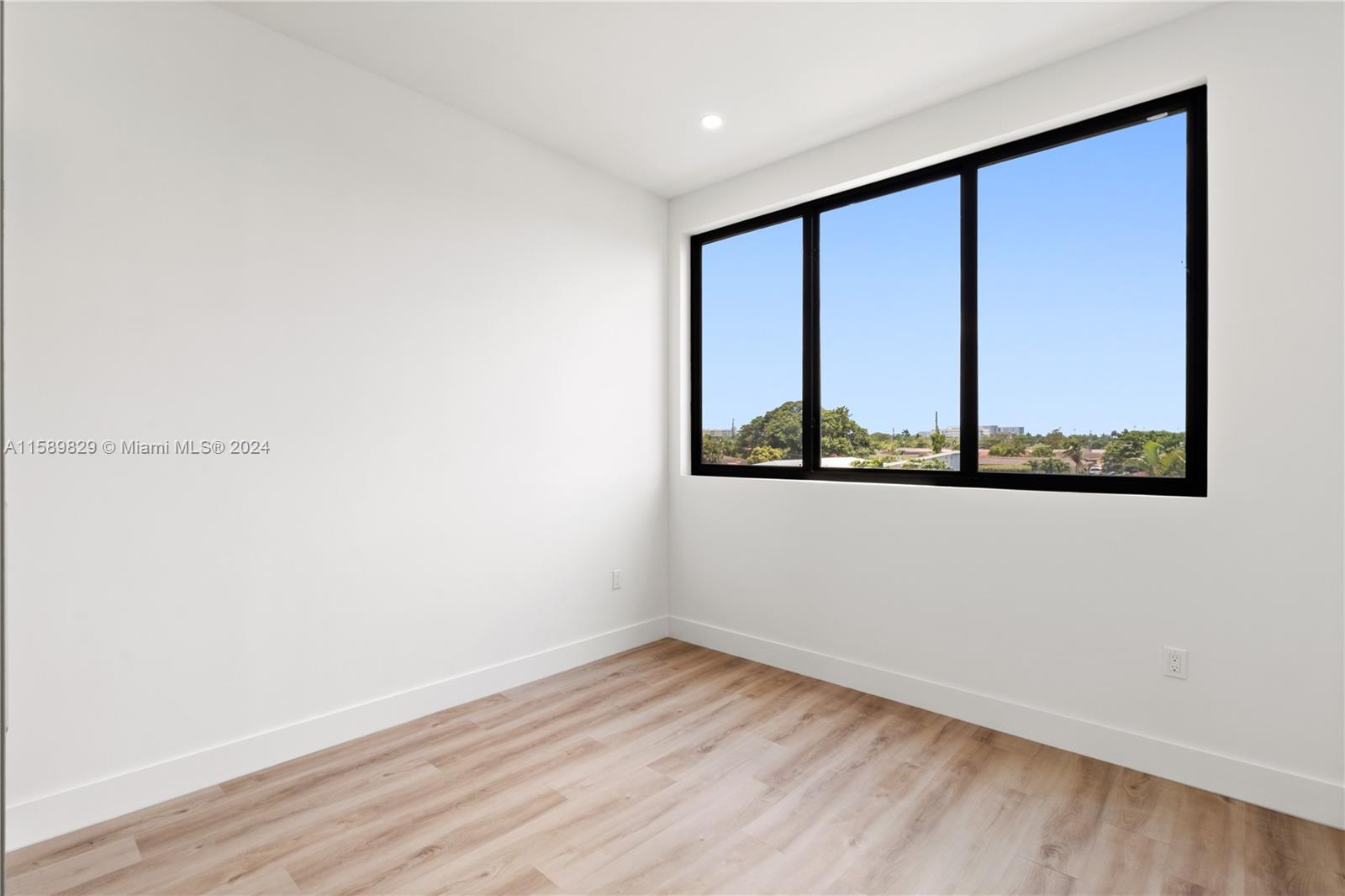 SWEETWATER GROVES .14 AC - Residential Lease