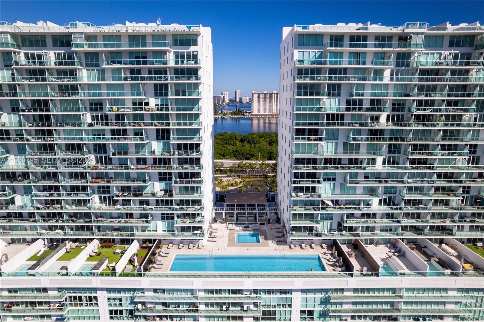 400 SUNNY ISLES CONDO EAS - Residential