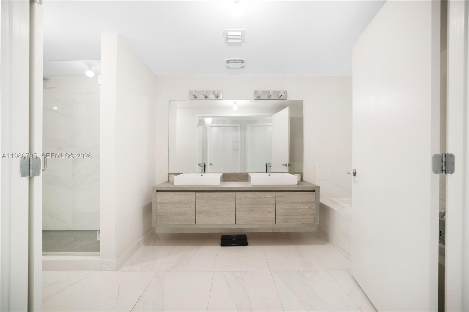 400 SUNNY ISLES CONDO EAS - Residential