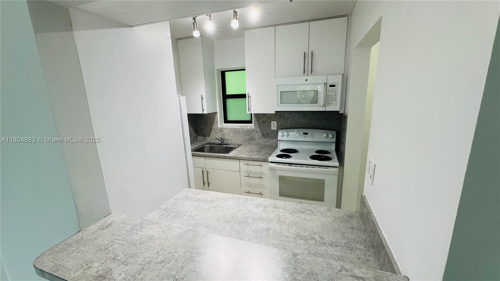 1530 SW 2nd St 401