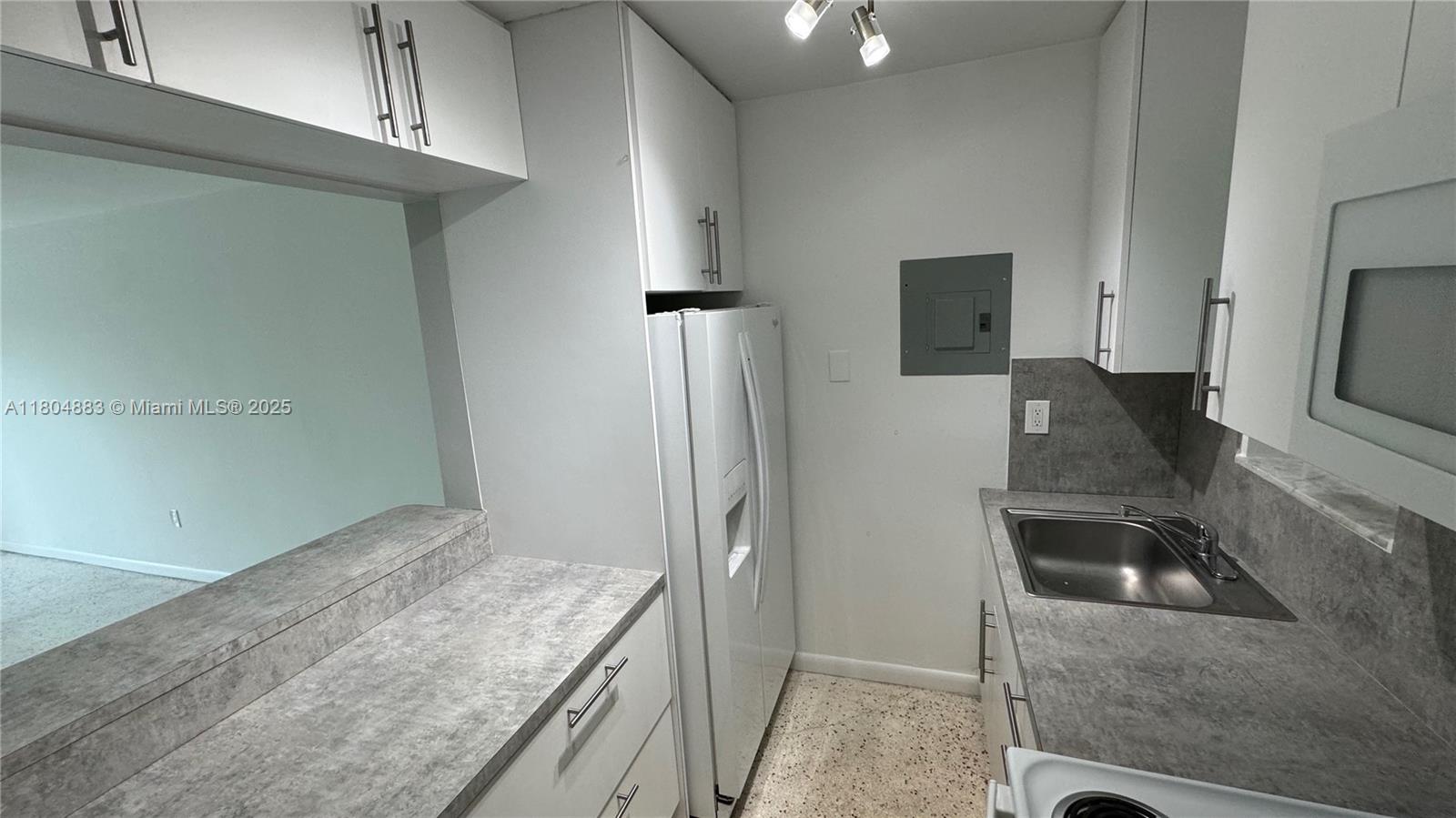 1530 SW 2nd St 401