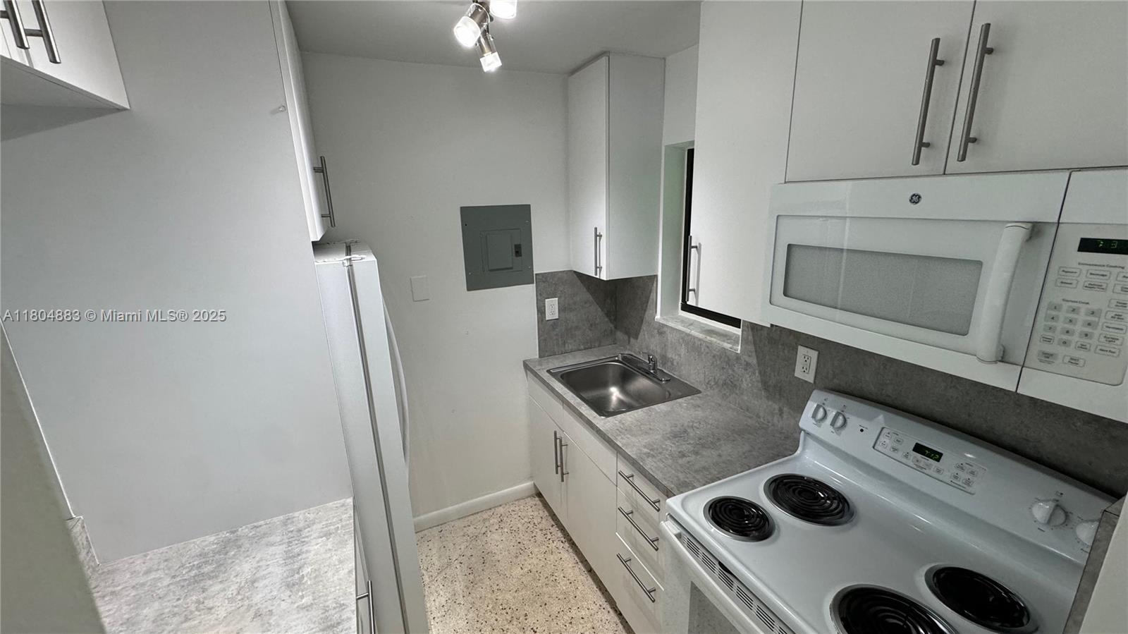 1530 SW 2nd St 401