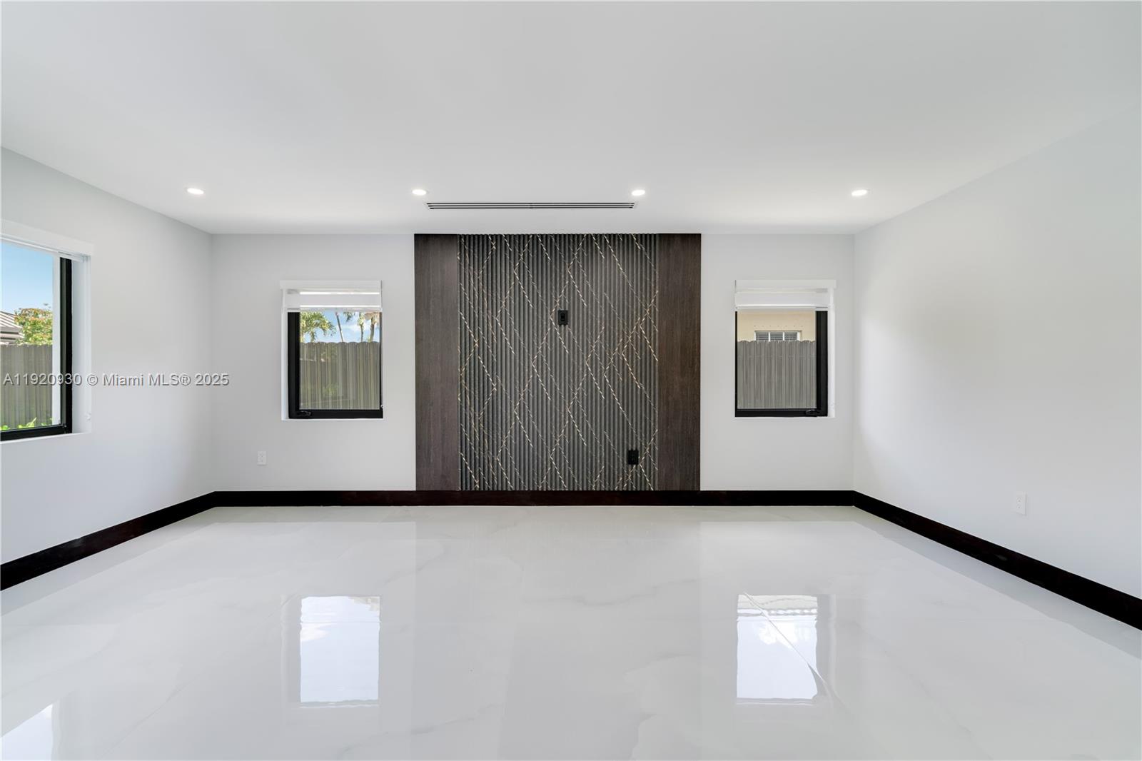 HAMMOCKS SHORES 3RD ADDN - Residential