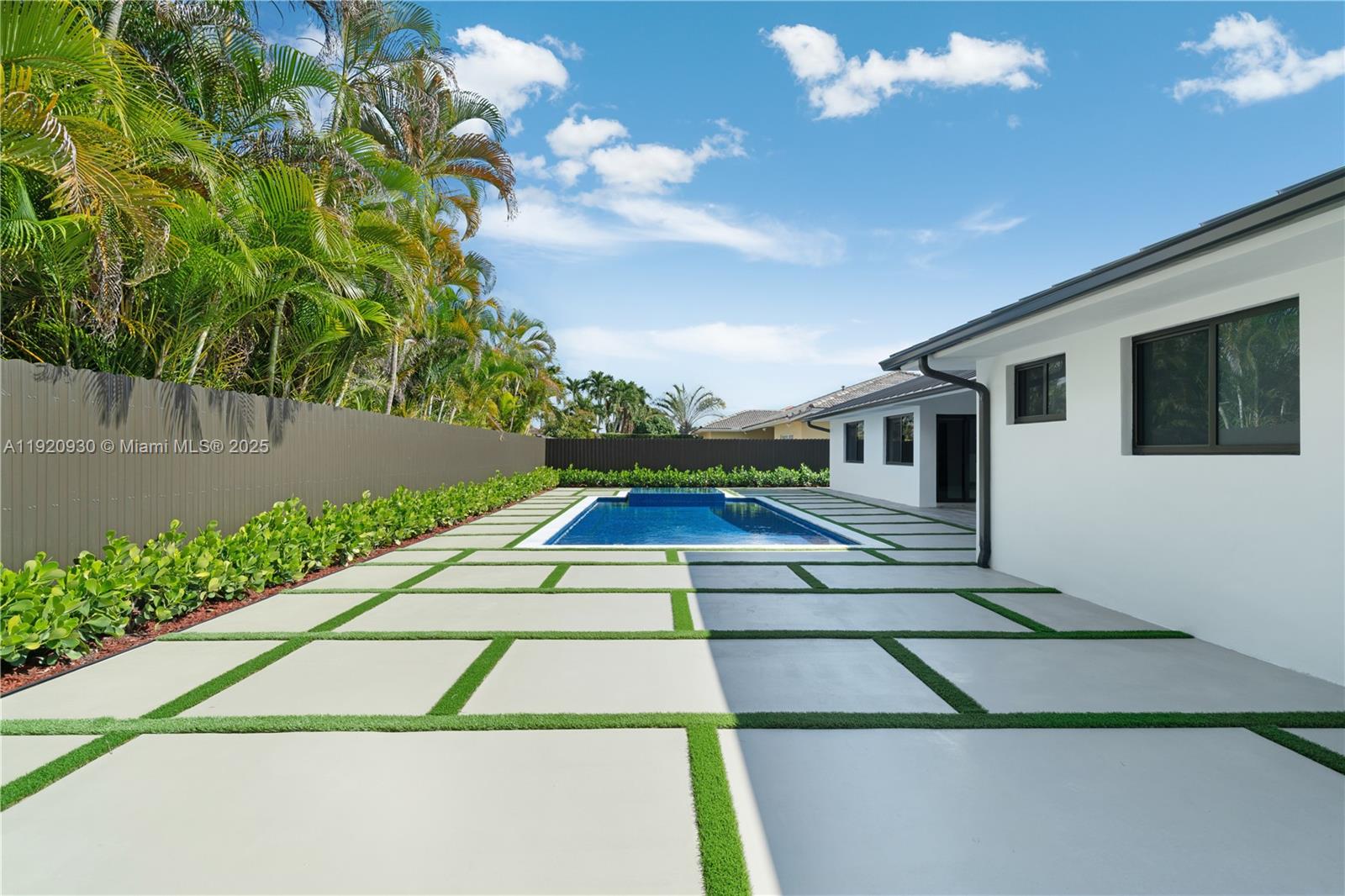 HAMMOCKS SHORES 3RD ADDN - Residential