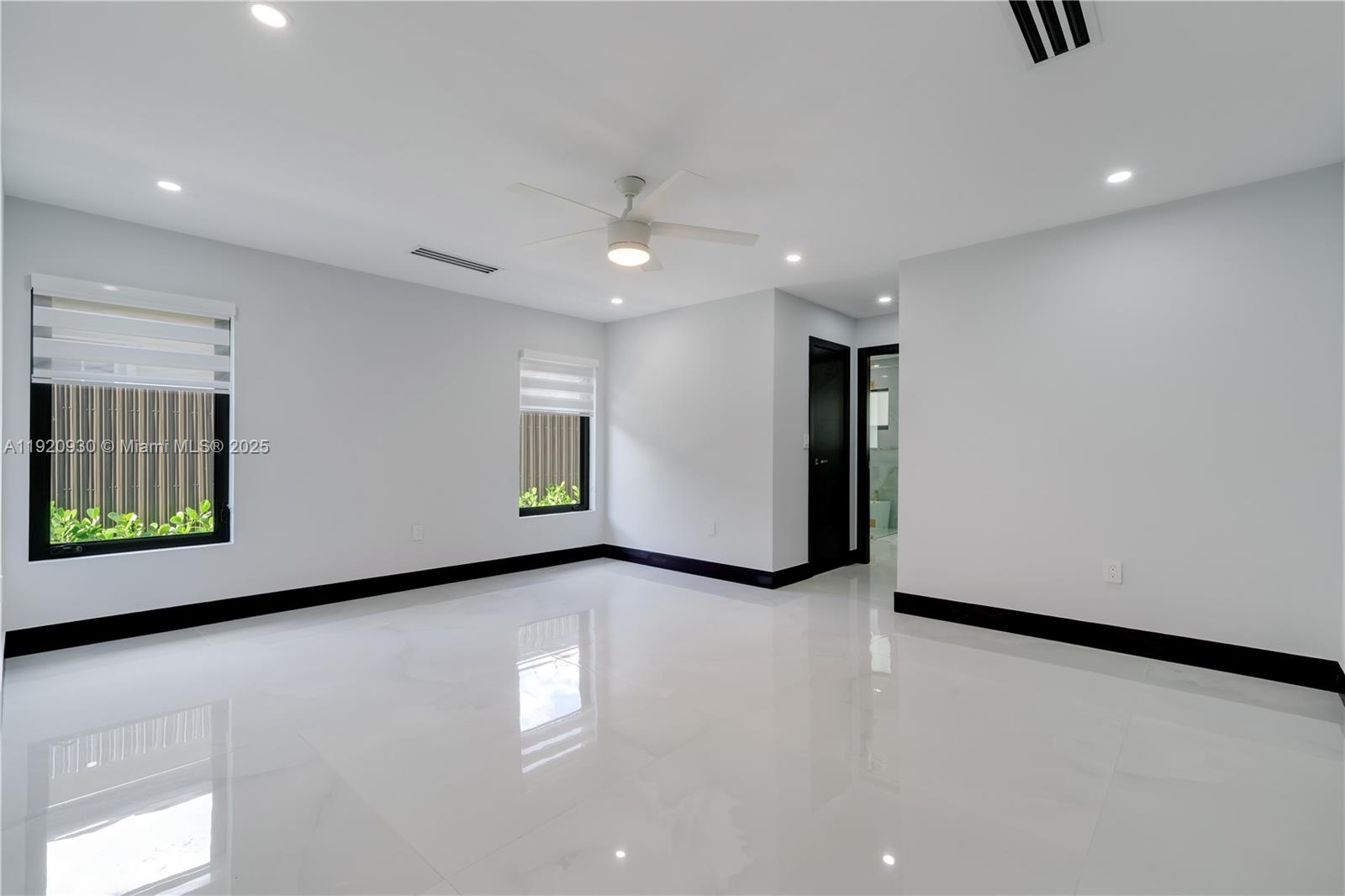 HAMMOCKS SHORES 3RD ADDN - Residential