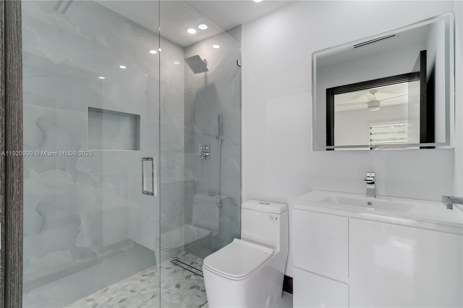 HAMMOCKS SHORES 3RD ADDN - Residential