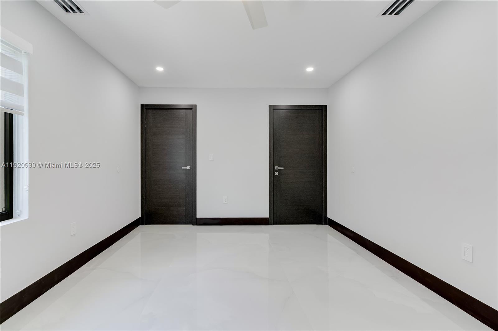 HAMMOCKS SHORES 3RD ADDN - Residential