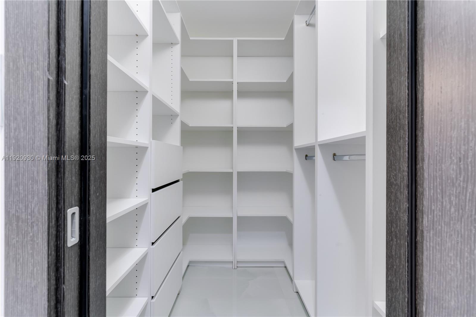 HAMMOCKS SHORES 3RD ADDN - Residential