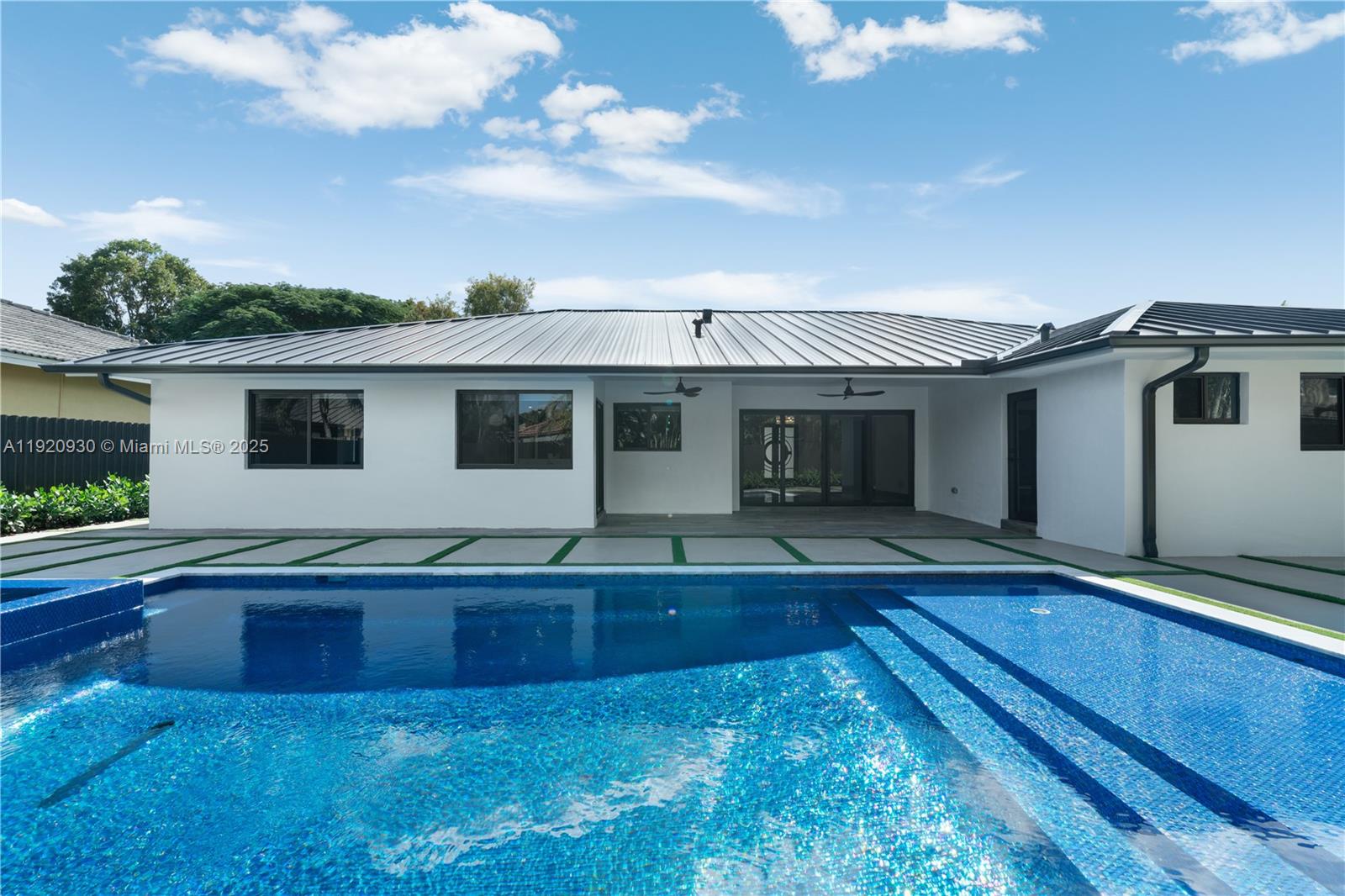 HAMMOCKS SHORES 3RD ADDN - Residential