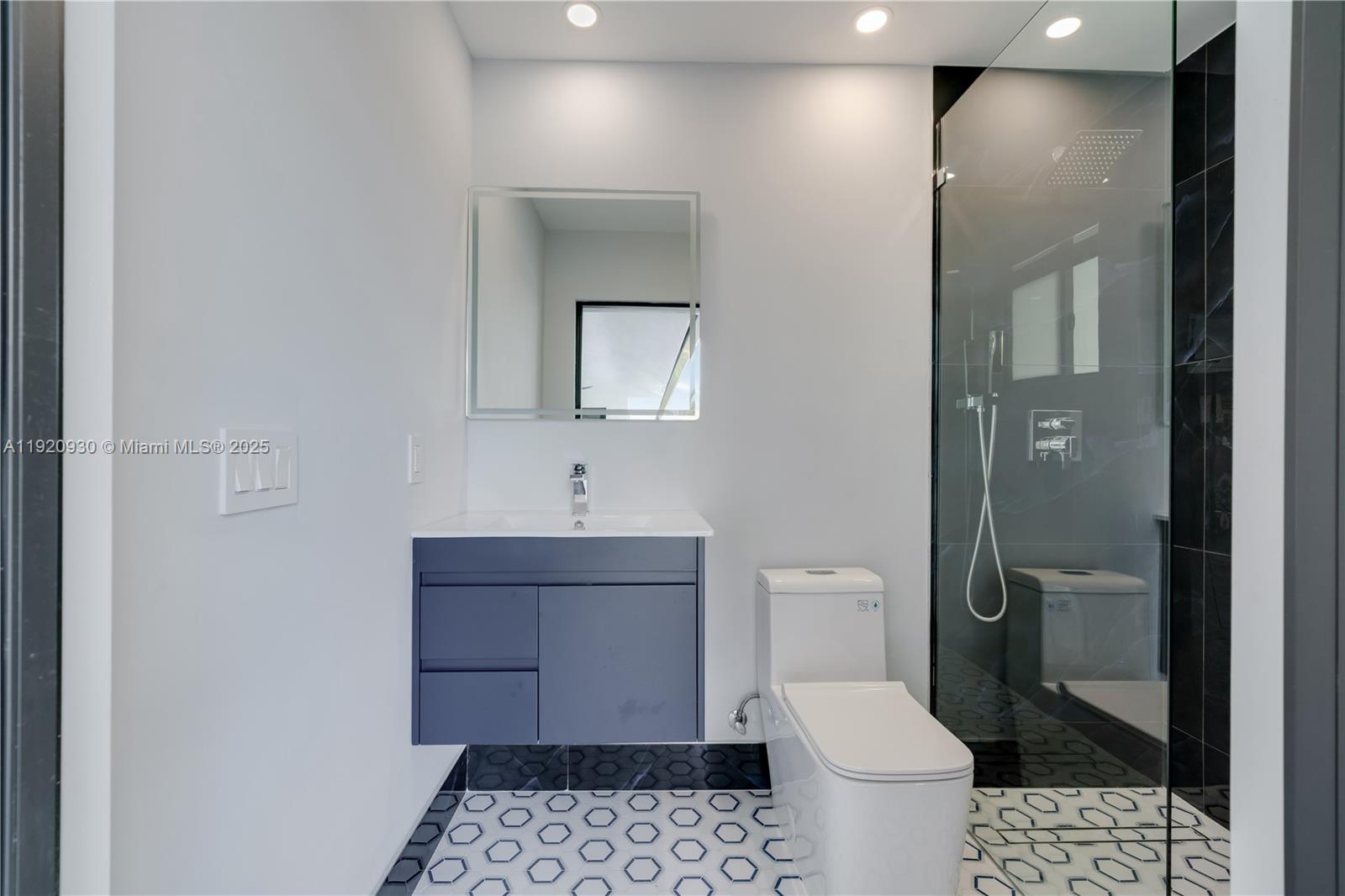 HAMMOCKS SHORES 3RD ADDN - Residential