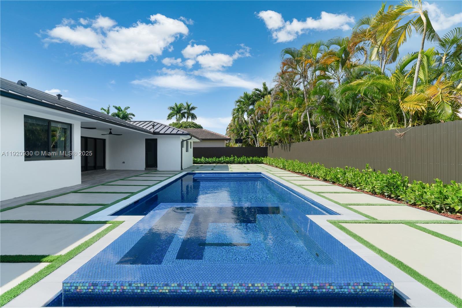 HAMMOCKS SHORES 3RD ADDN - Residential