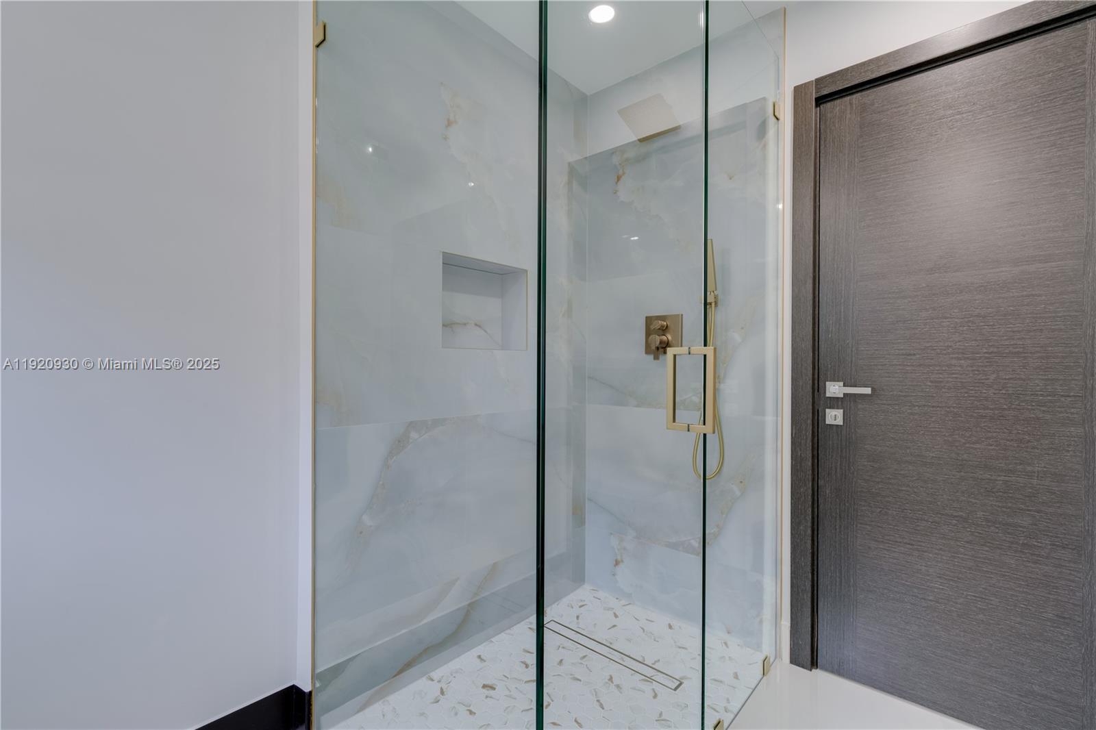 HAMMOCKS SHORES 3RD ADDN - Residential