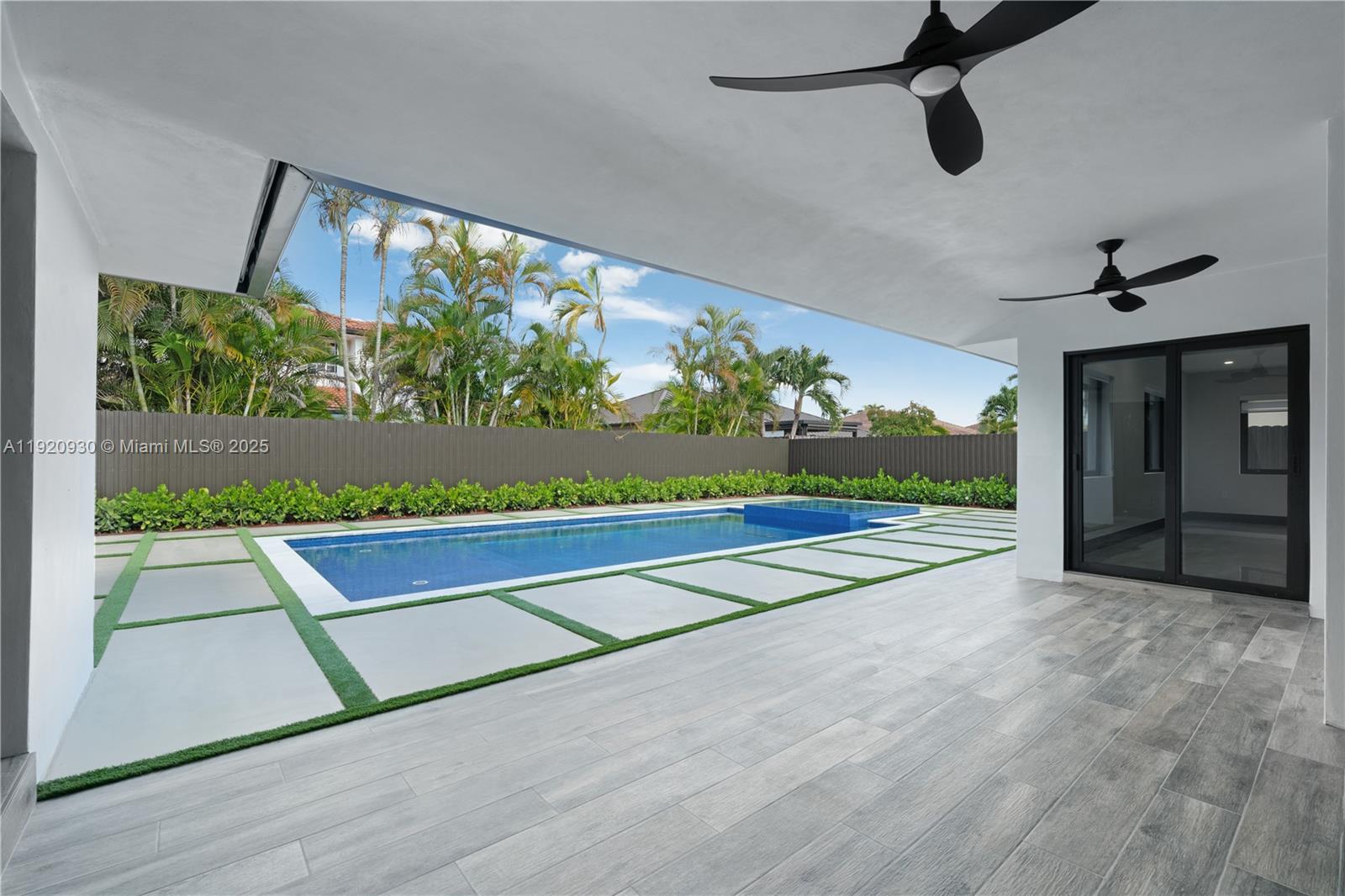 HAMMOCKS SHORES 3RD ADDN - Residential