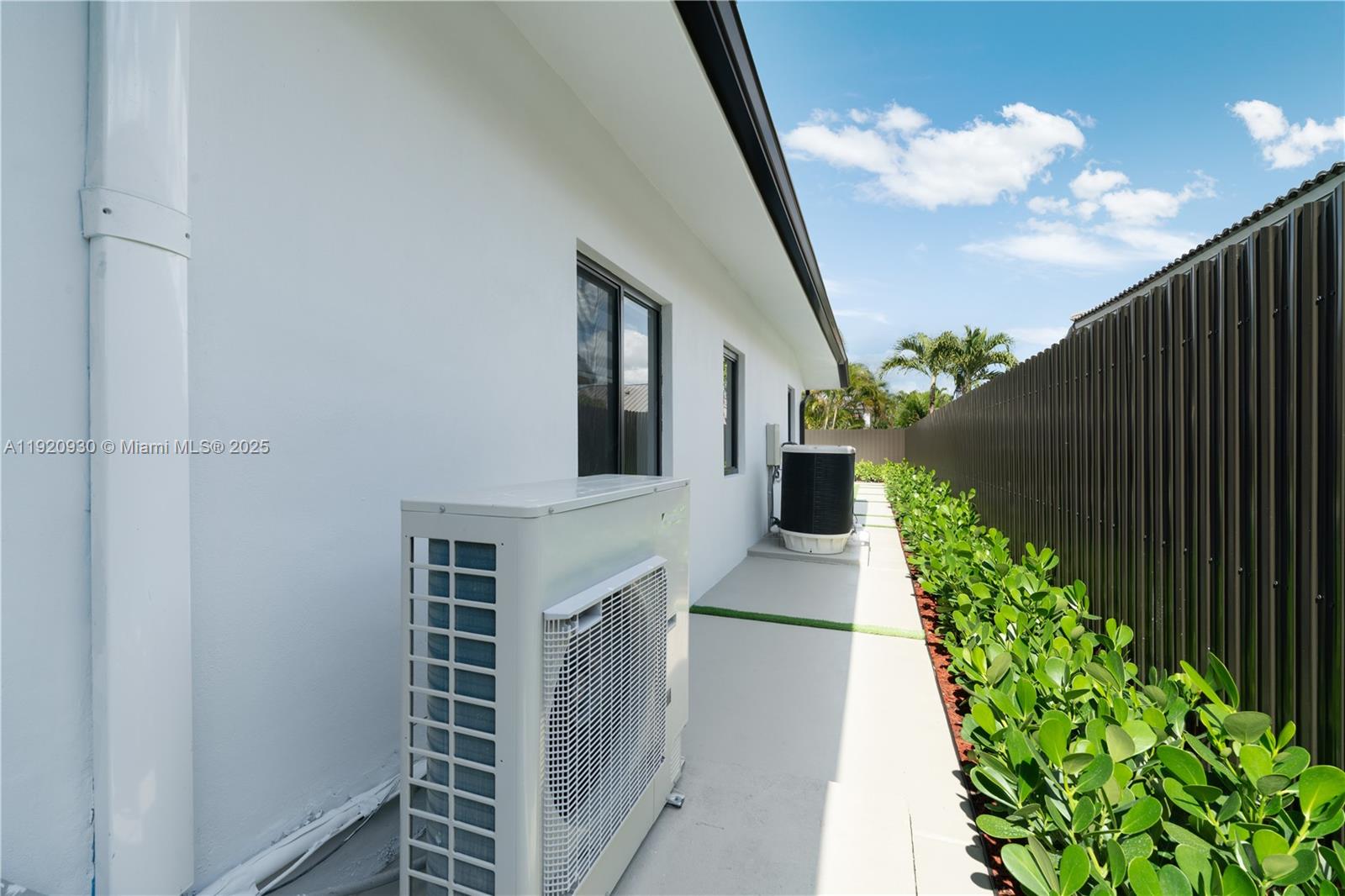 HAMMOCKS SHORES 3RD ADDN - Residential