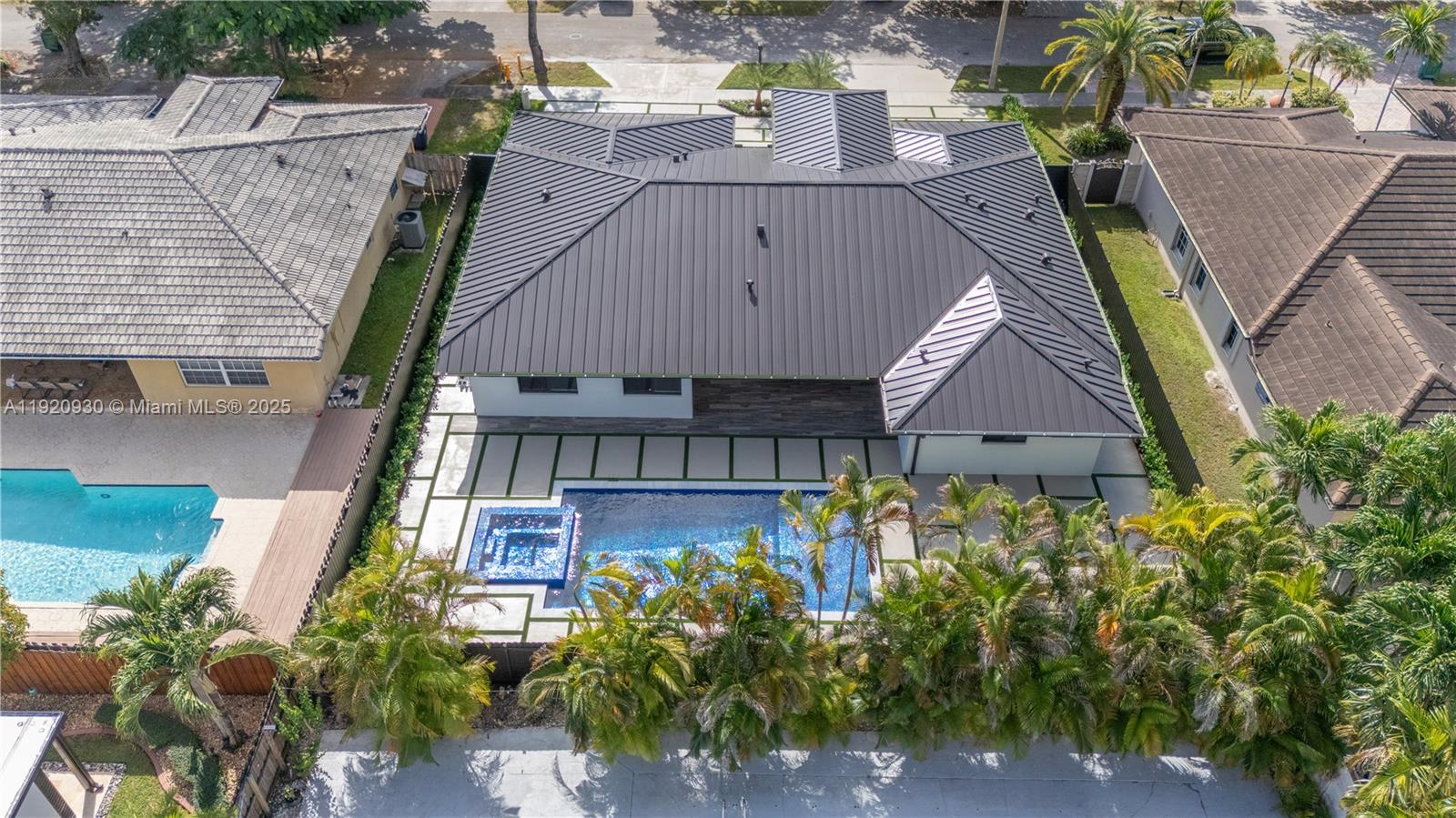 HAMMOCKS SHORES 3RD ADDN - Residential