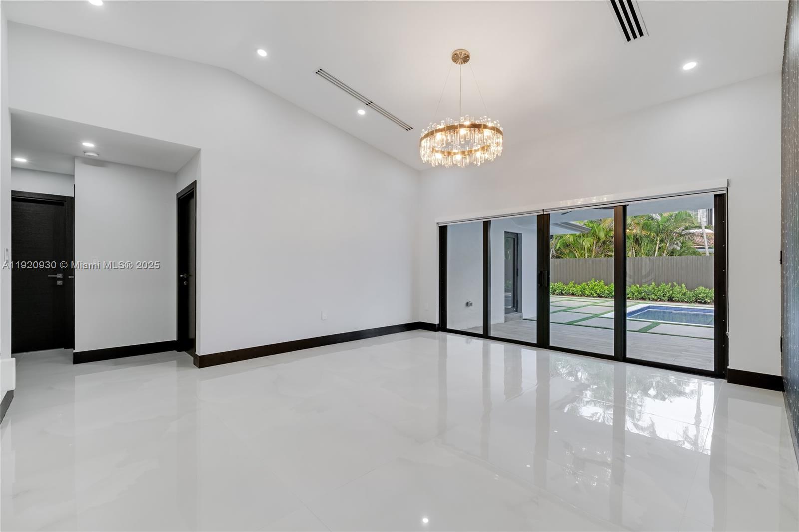 HAMMOCKS SHORES 3RD ADDN - Residential