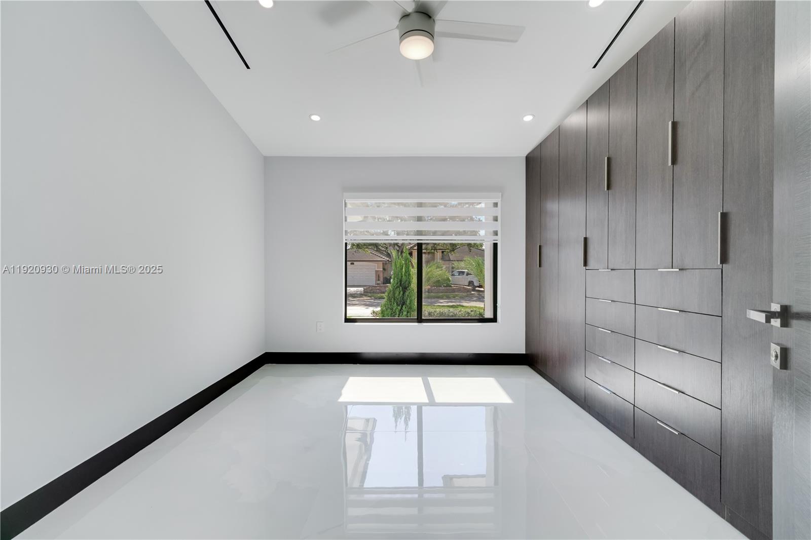 HAMMOCKS SHORES 3RD ADDN - Residential