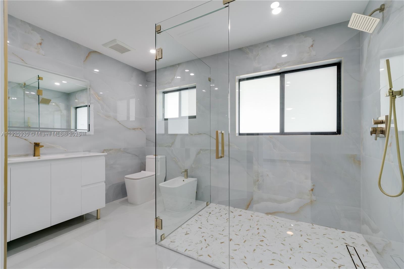 HAMMOCKS SHORES 3RD ADDN - Residential