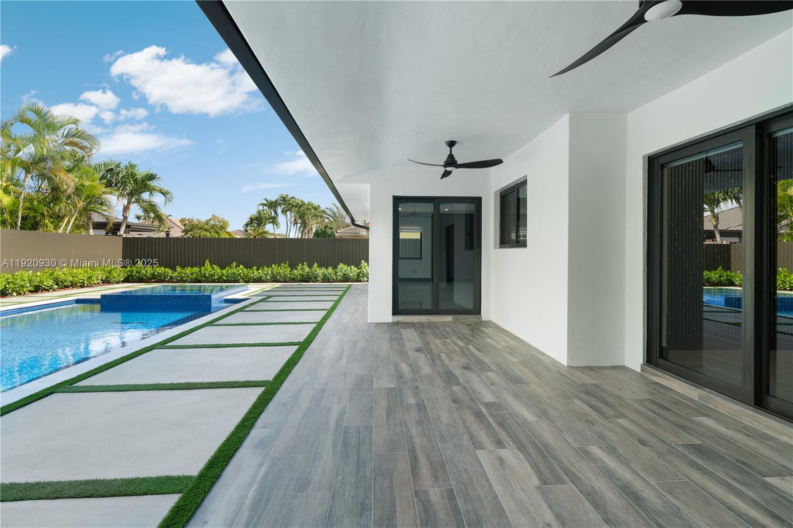 HAMMOCKS SHORES 3RD ADDN - Residential