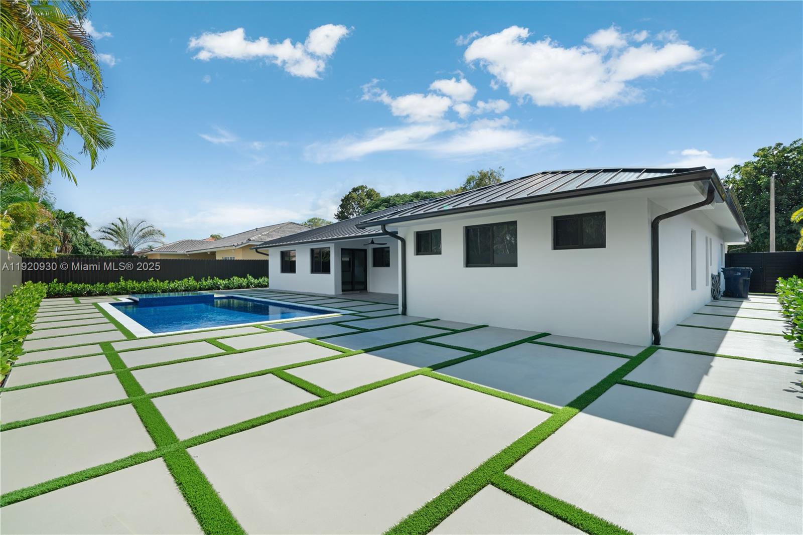 HAMMOCKS SHORES 3RD ADDN - Residential