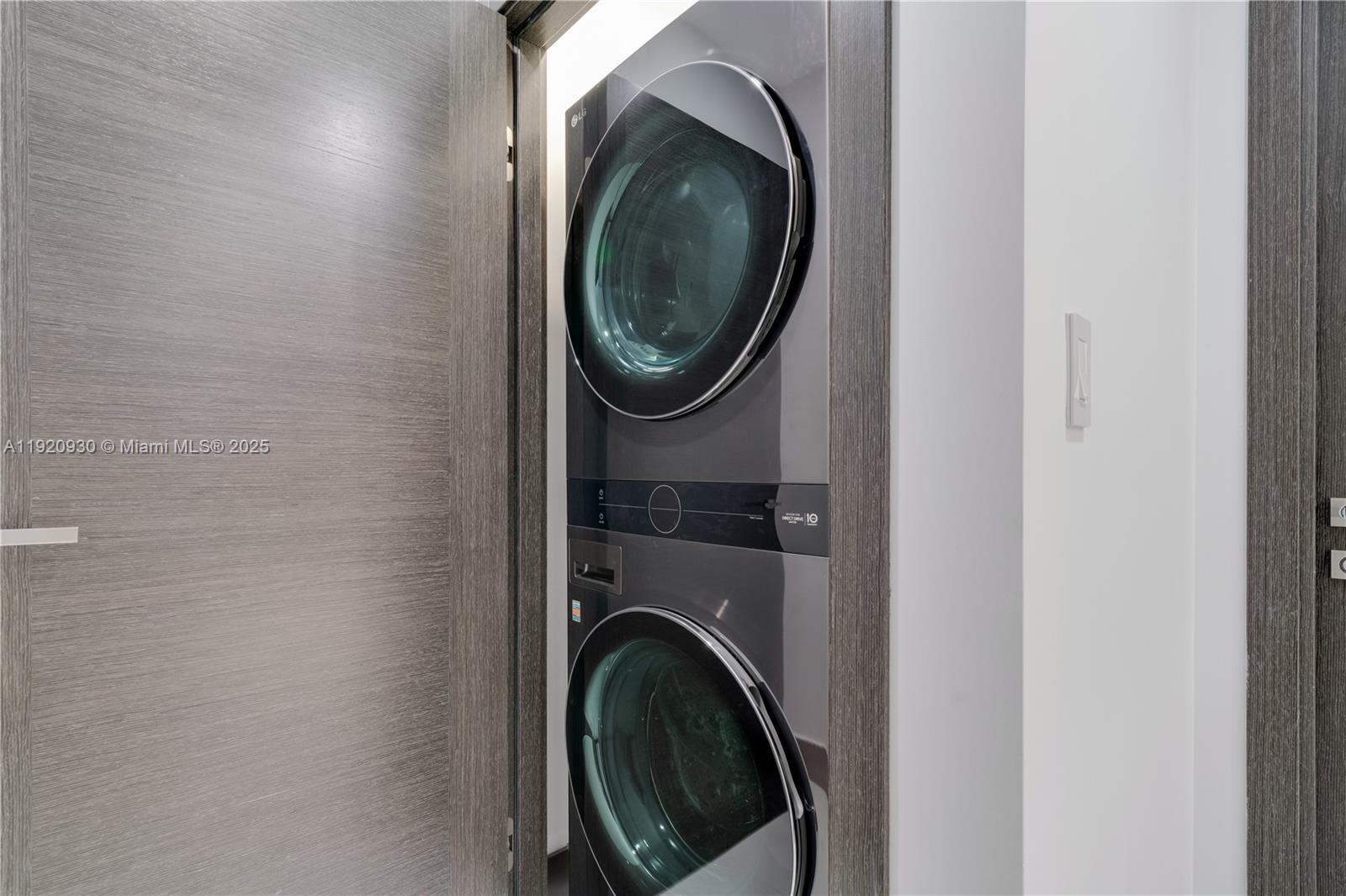 HAMMOCKS SHORES 3RD ADDN - Residential