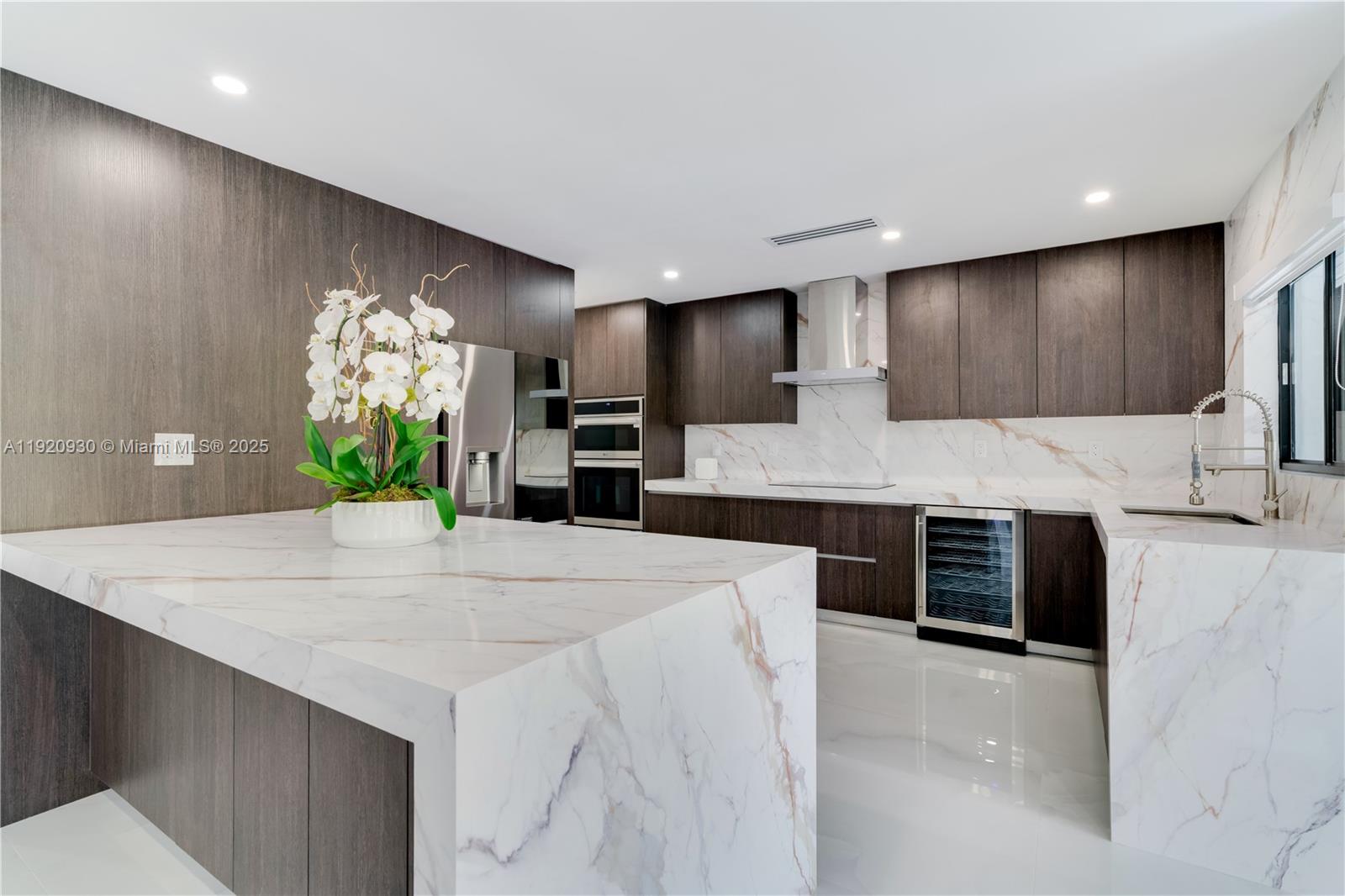 HAMMOCKS SHORES 3RD ADDN - Residential