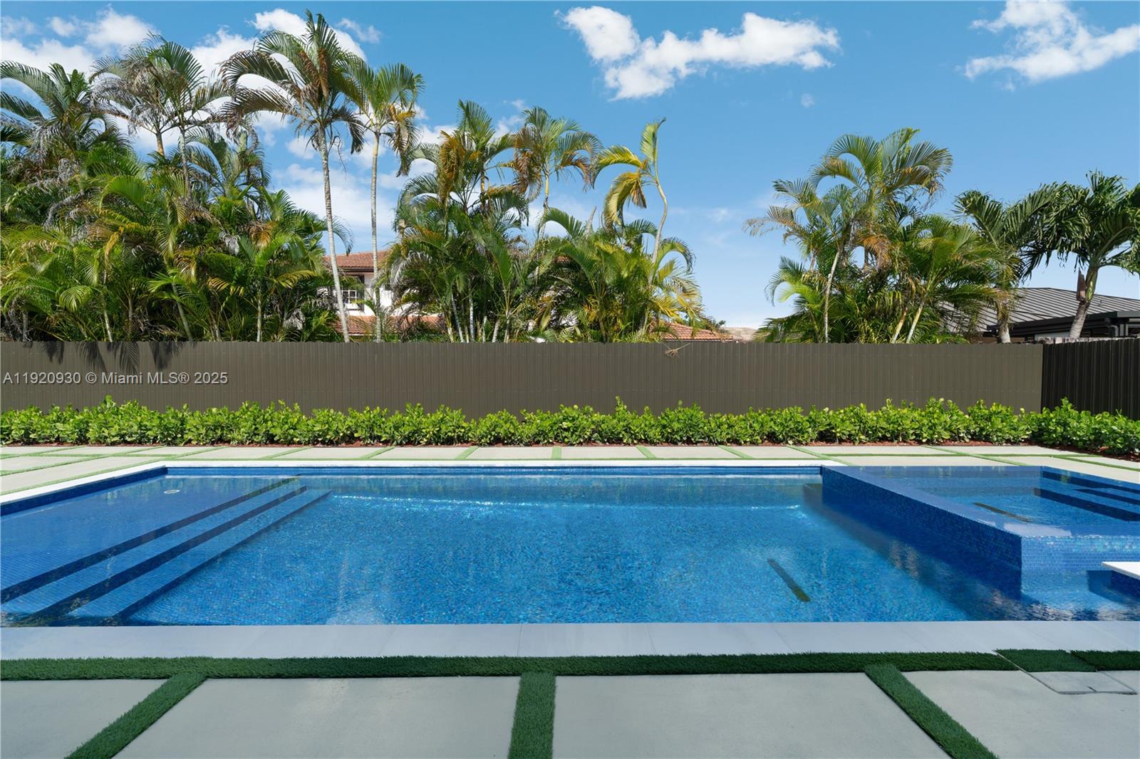 HAMMOCKS SHORES 3RD ADDN - Residential