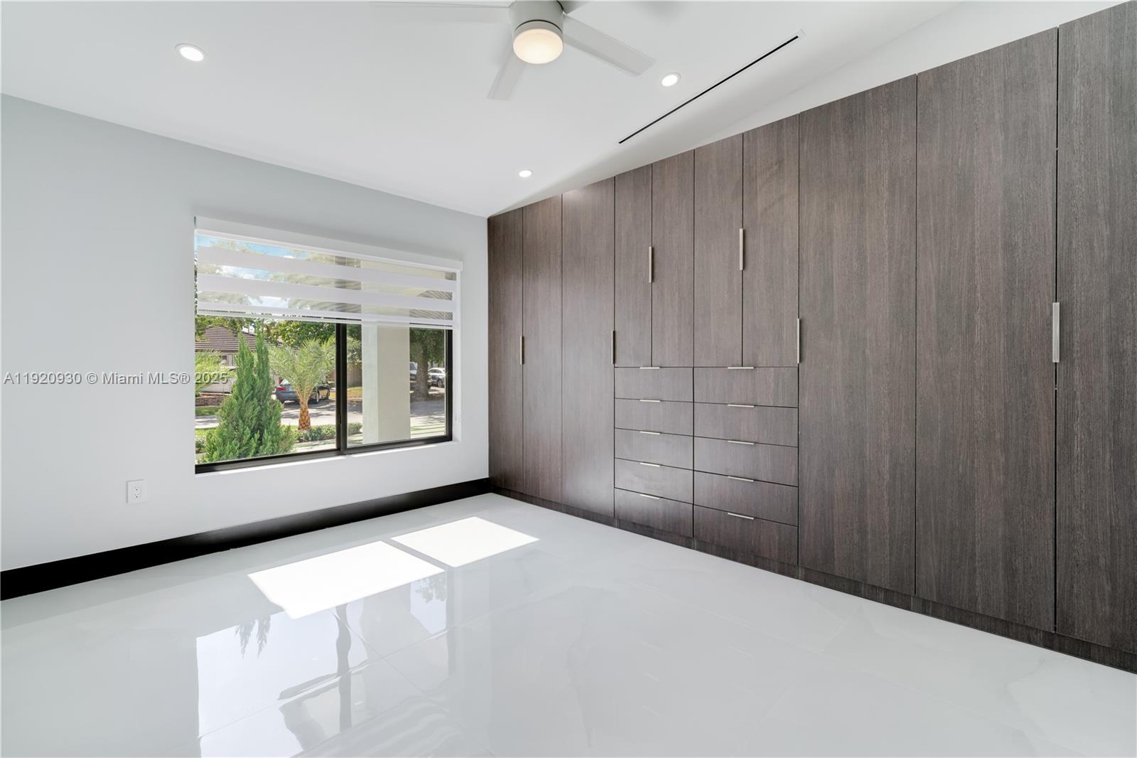 HAMMOCKS SHORES 3RD ADDN - Residential