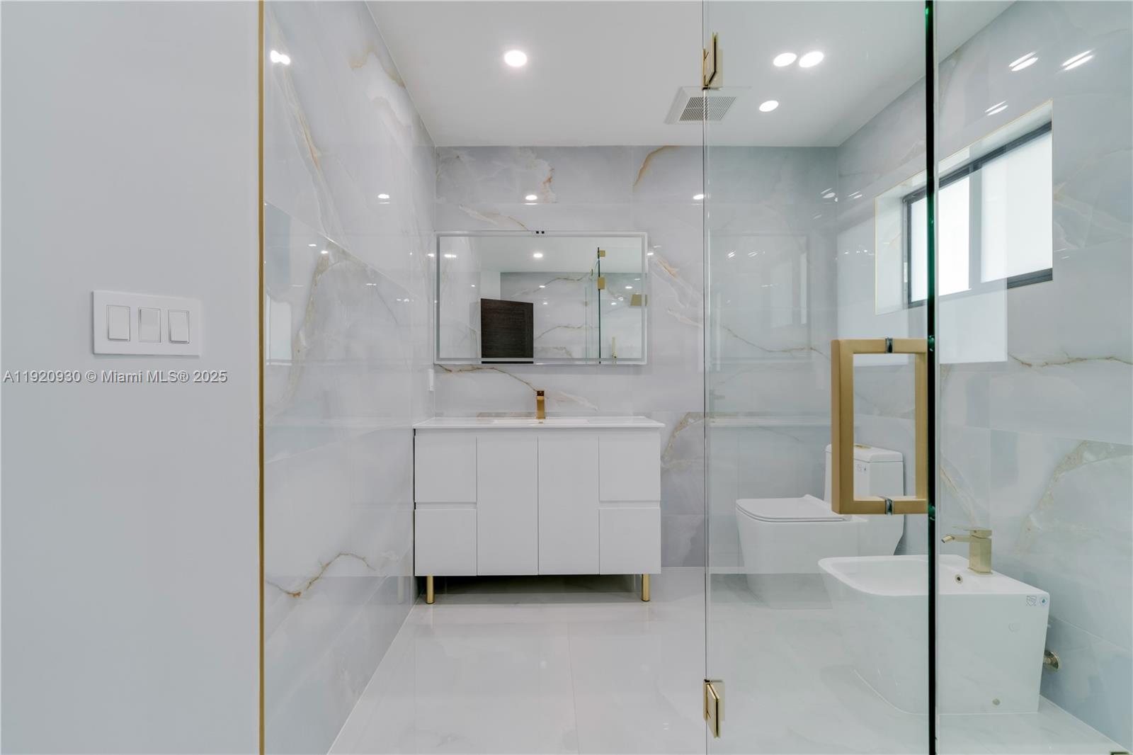 HAMMOCKS SHORES 3RD ADDN - Residential