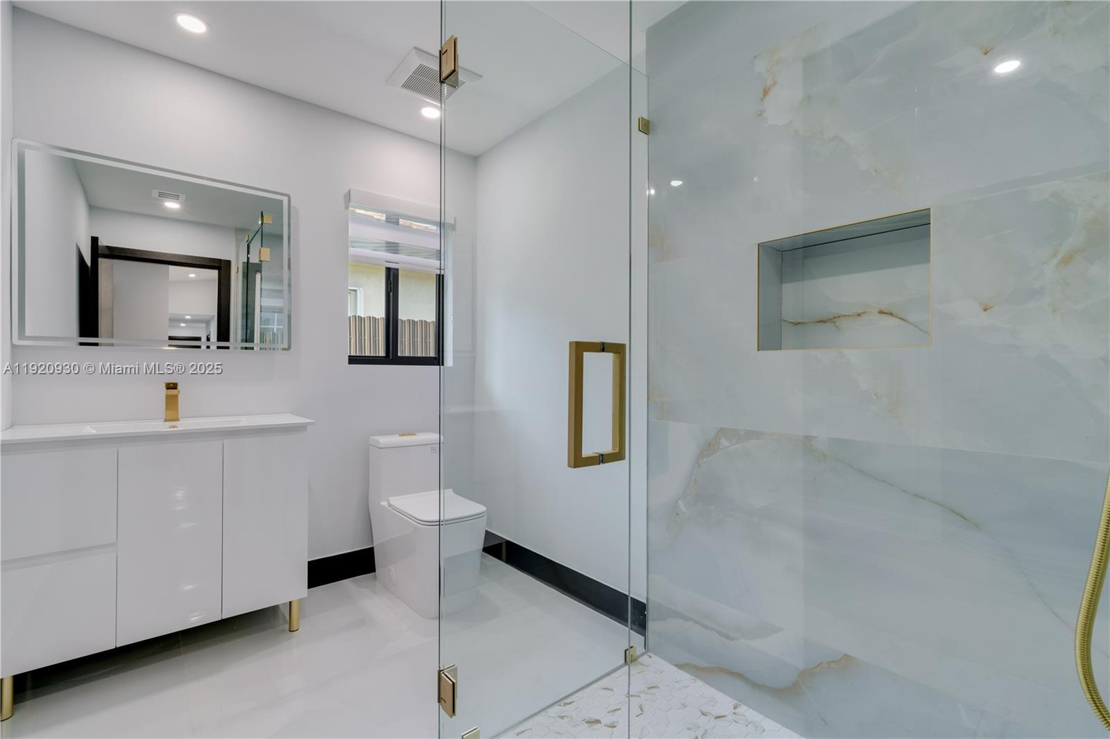 HAMMOCKS SHORES 3RD ADDN - Residential