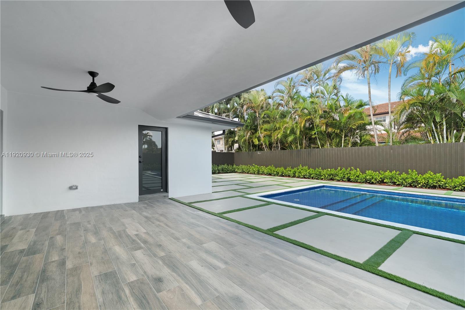 HAMMOCKS SHORES 3RD ADDN - Residential