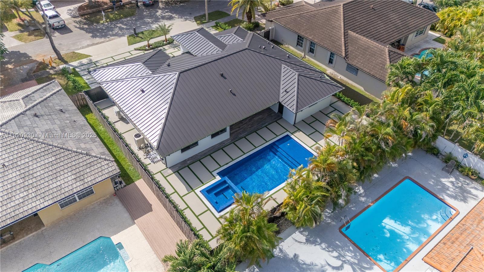 HAMMOCKS SHORES 3RD ADDN - Residential