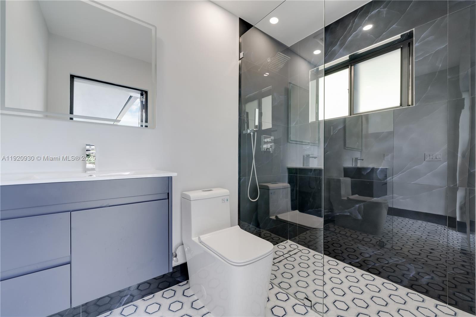 HAMMOCKS SHORES 3RD ADDN - Residential