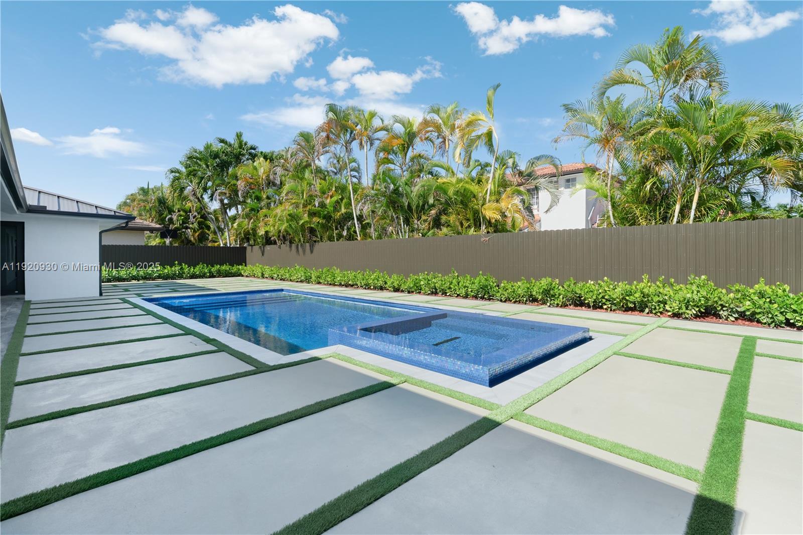 HAMMOCKS SHORES 3RD ADDN - Residential