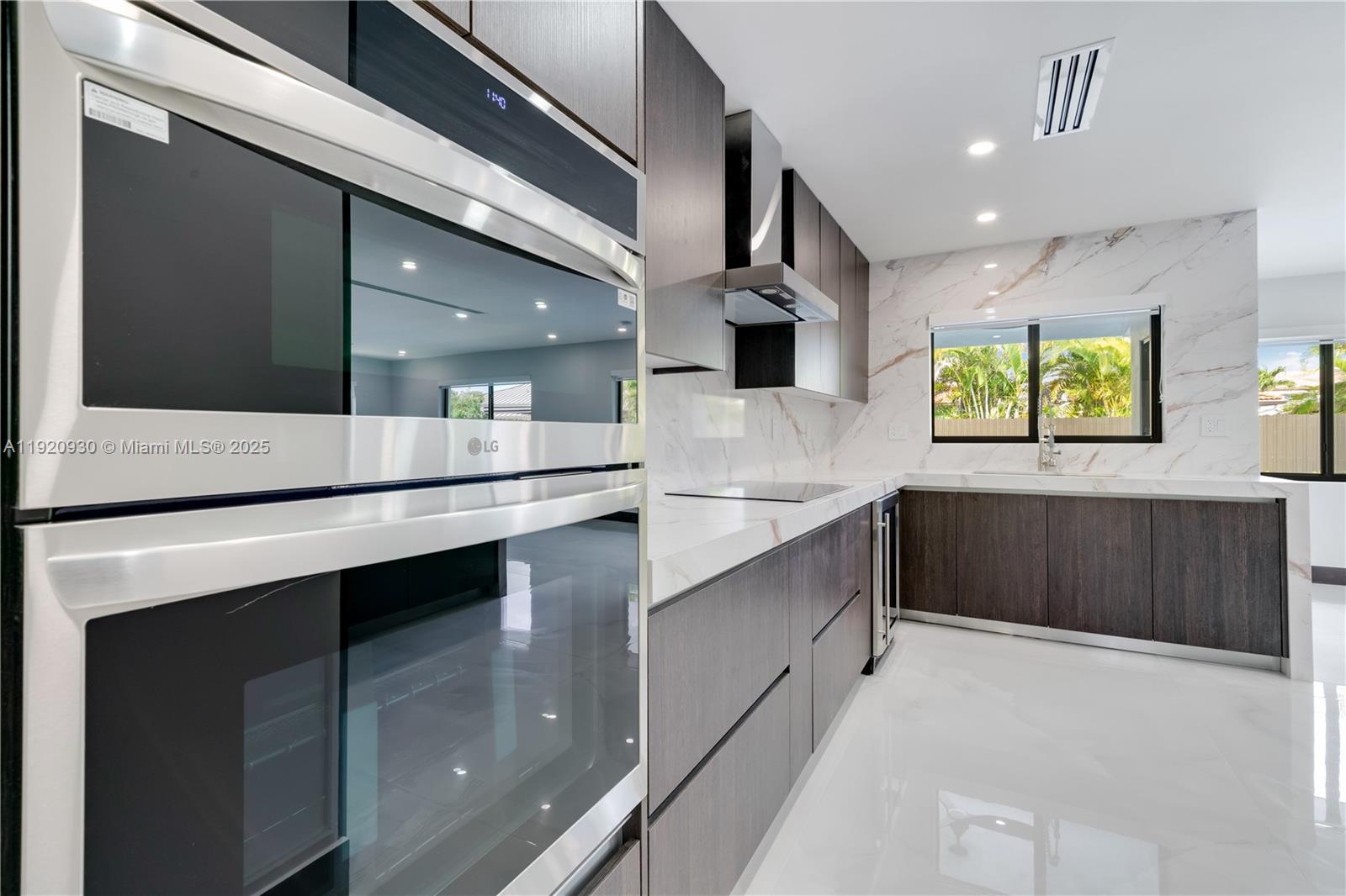 HAMMOCKS SHORES 3RD ADDN - Residential